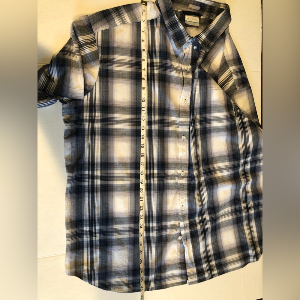 Columbia White and Blue Casual Button Down Shirt - Picture 5 of 5